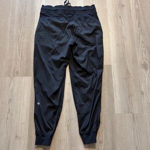 Lulu jogger size 10